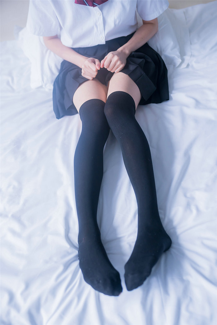 风之领域写真 NO.148 JK黑丝裙子有点短 [38P-396MB]