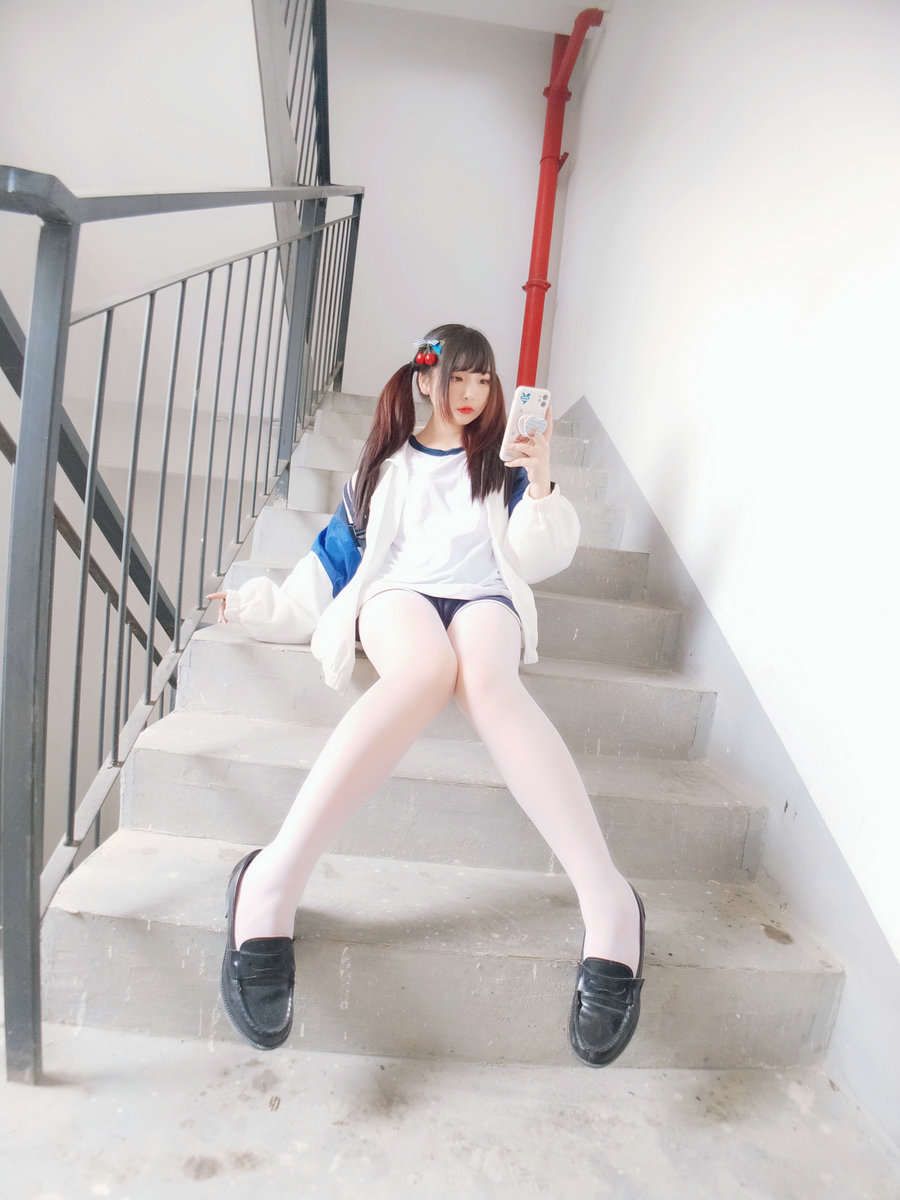 二次元美女古川kagura - 白丝体操运动服 [43P2V-171MB]