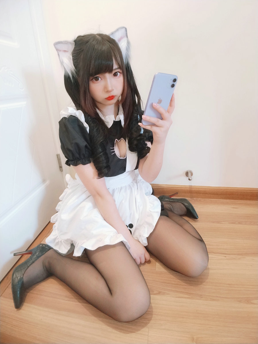 二次元美女古川kagura - 黑丝开胸 猫耳女仆 [55P1V-152MB]