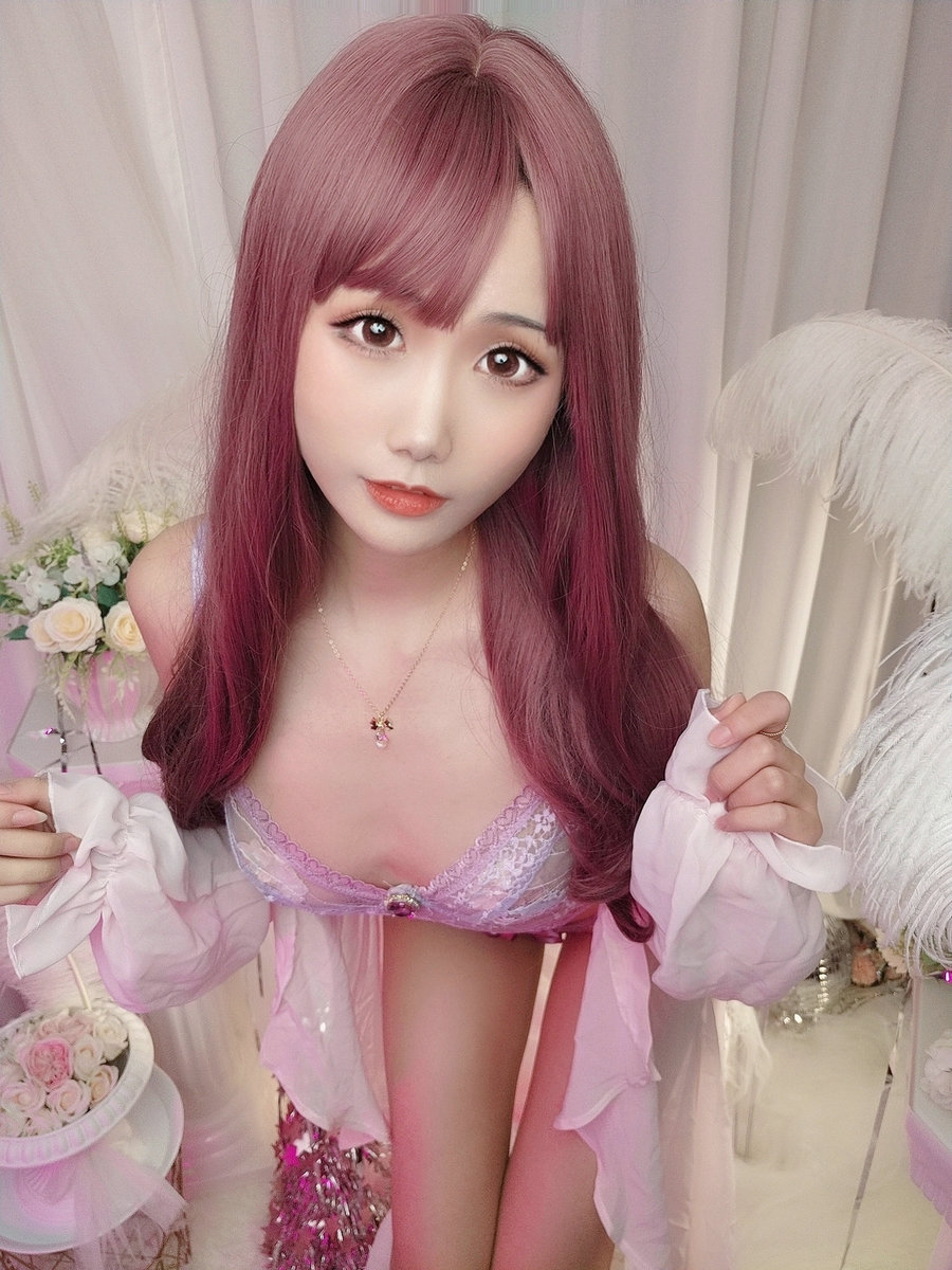 动漫博主曉美媽 - (圣诞自拍)紫色迷情 [10P-18MB]