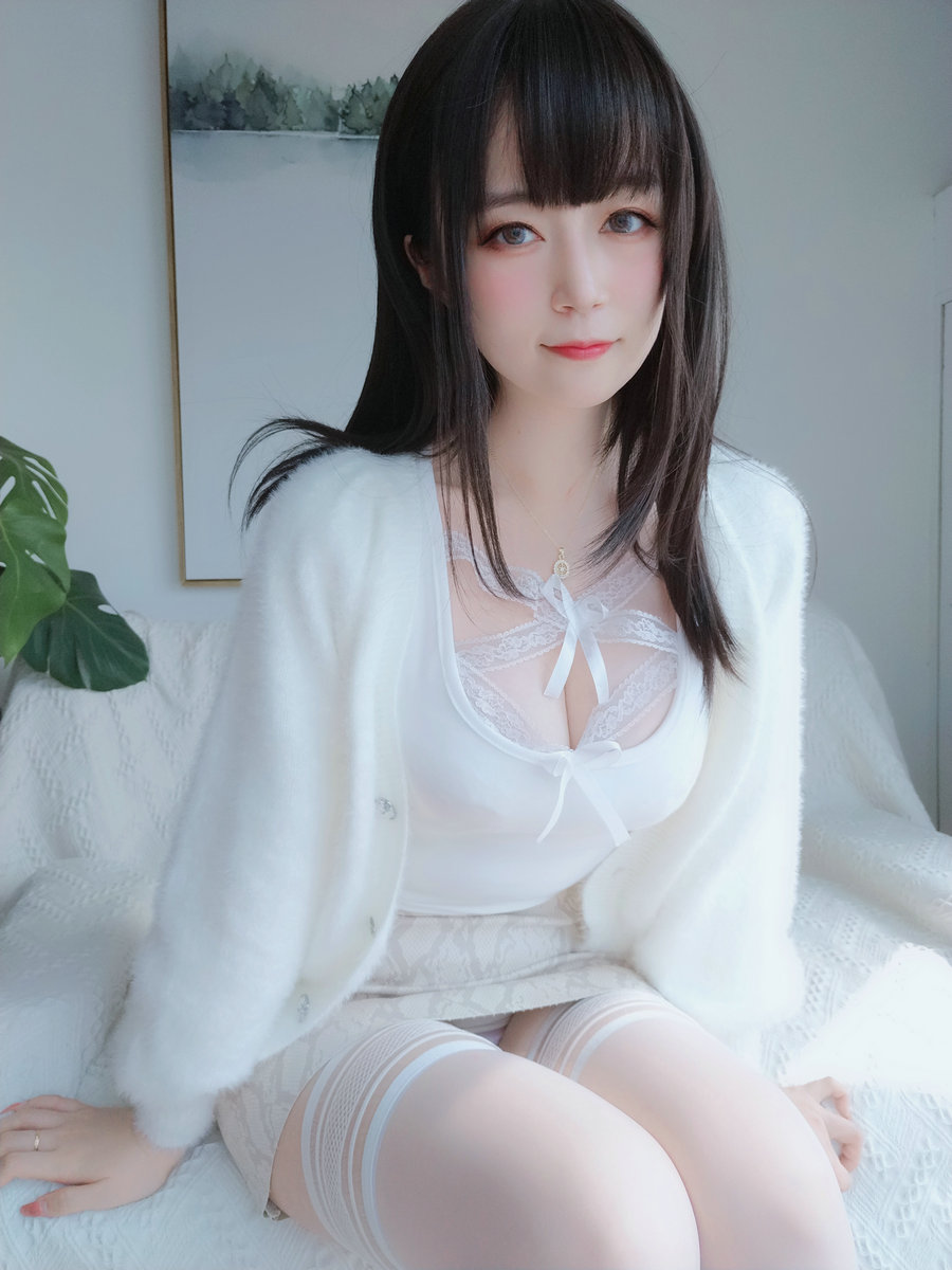 Coser小姐姐白银 - 白蕾丝 [120P3V-788MB]