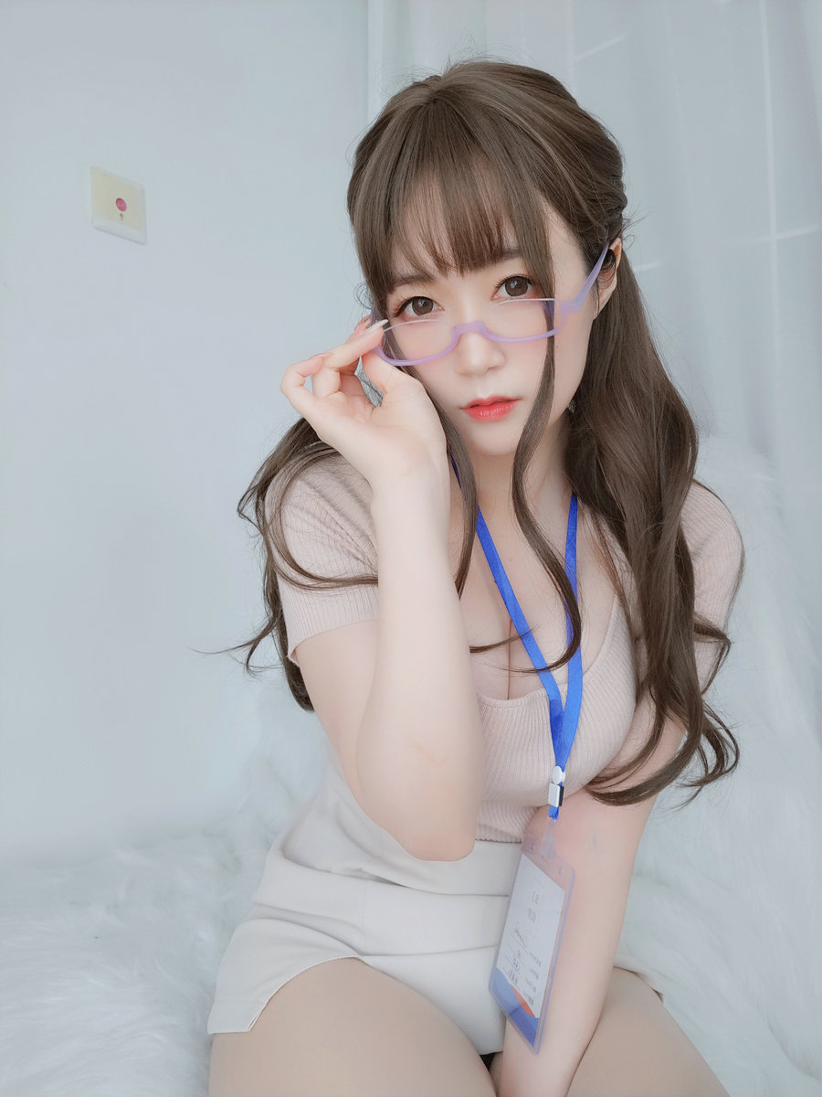 Coser小姐姐白银 - 私人医生 [159P6V-1.03GB]