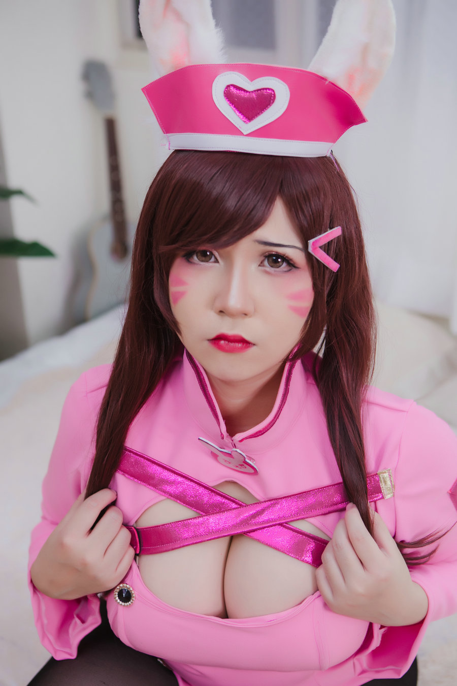 Uy Uy - D.VA Bunny Nurse [32P-210MB]