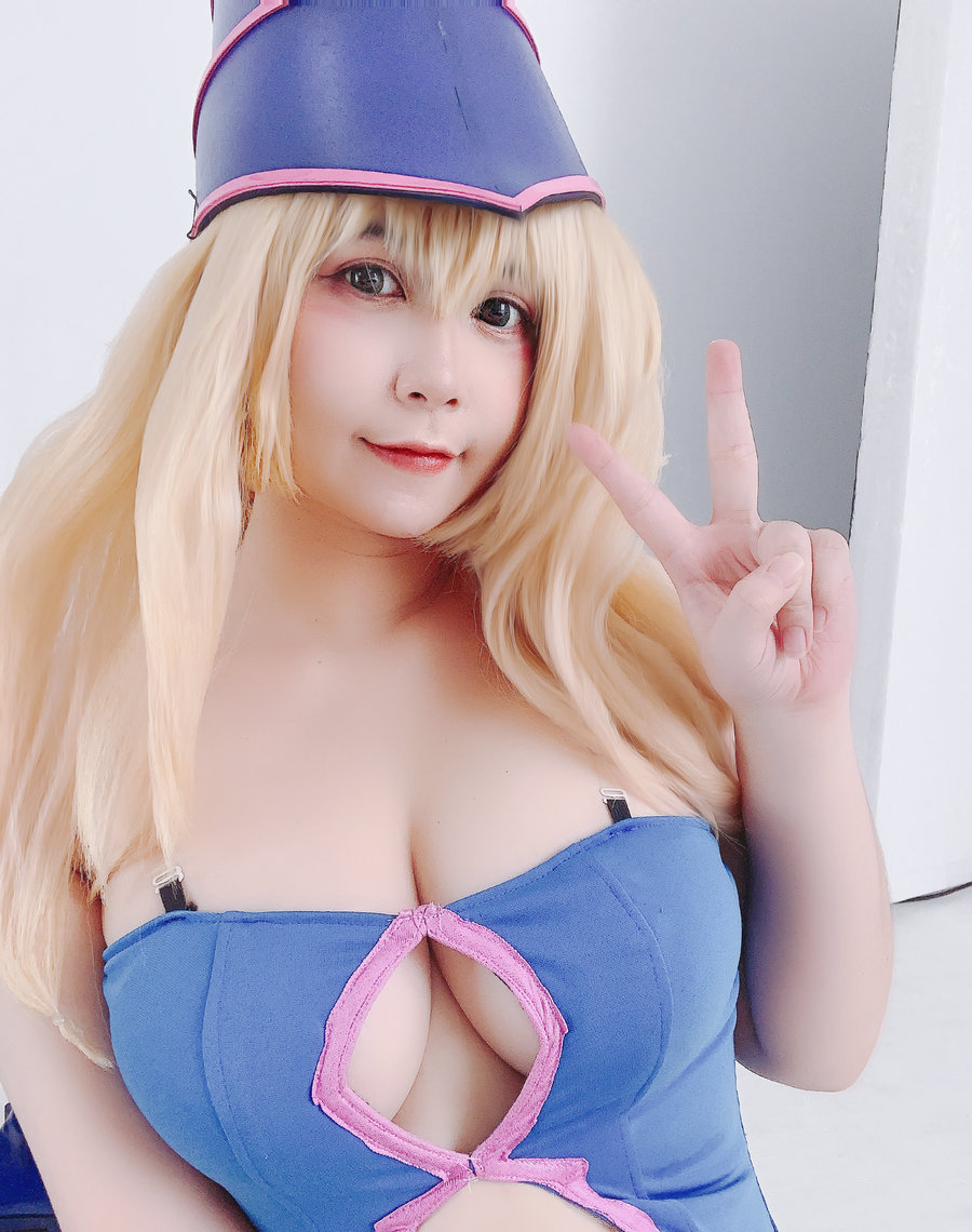 Uy Uy - Dark Magicial Girl [63P-464MB]