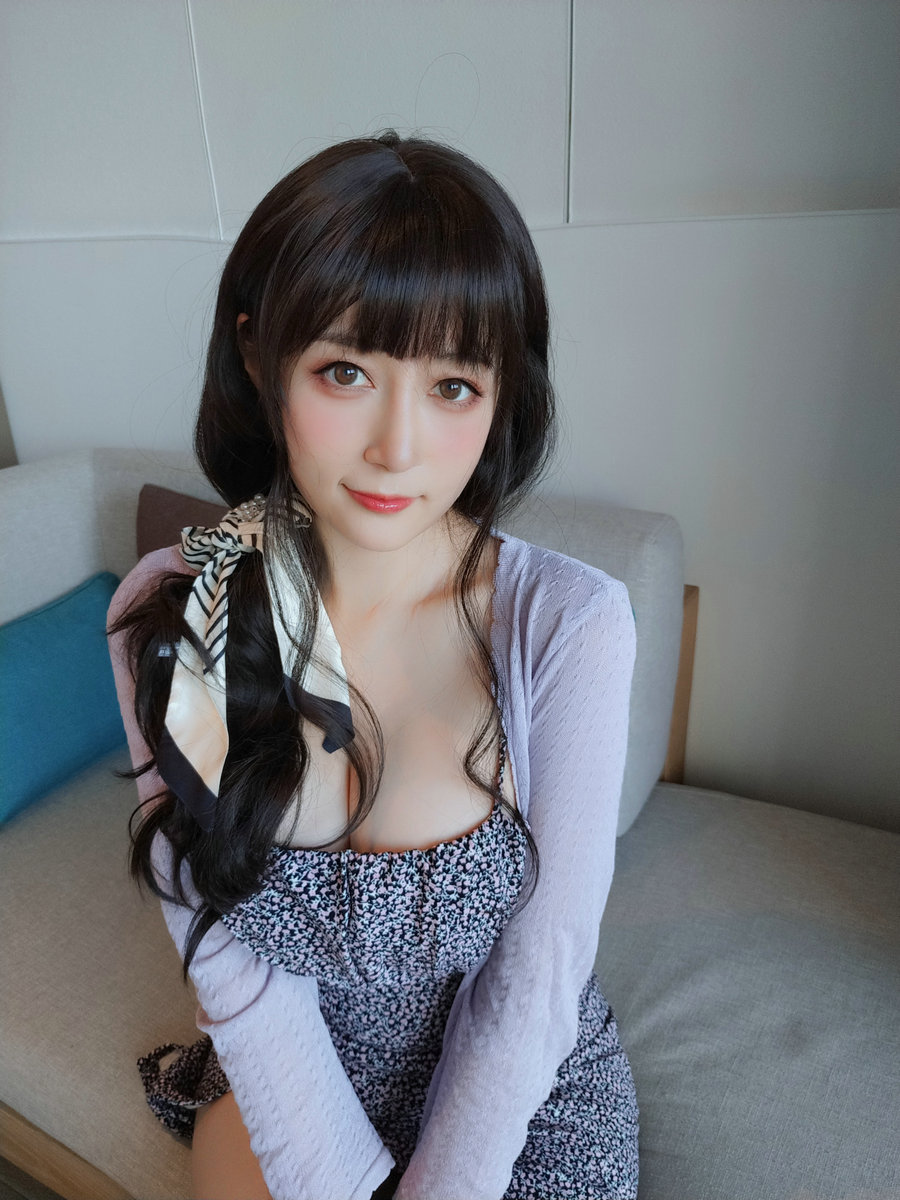 Coser小姐姐白银 - 居家碎花裙 [13P-38MB]