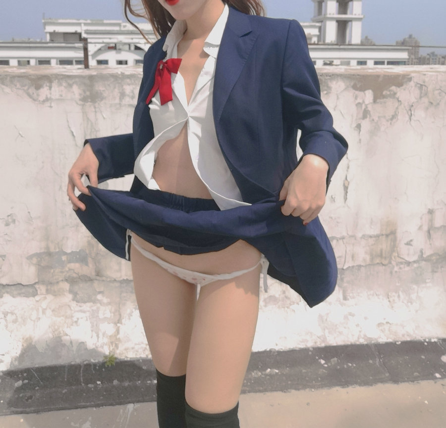 钛合金大粑粑 - 天台 [27P-59MB]