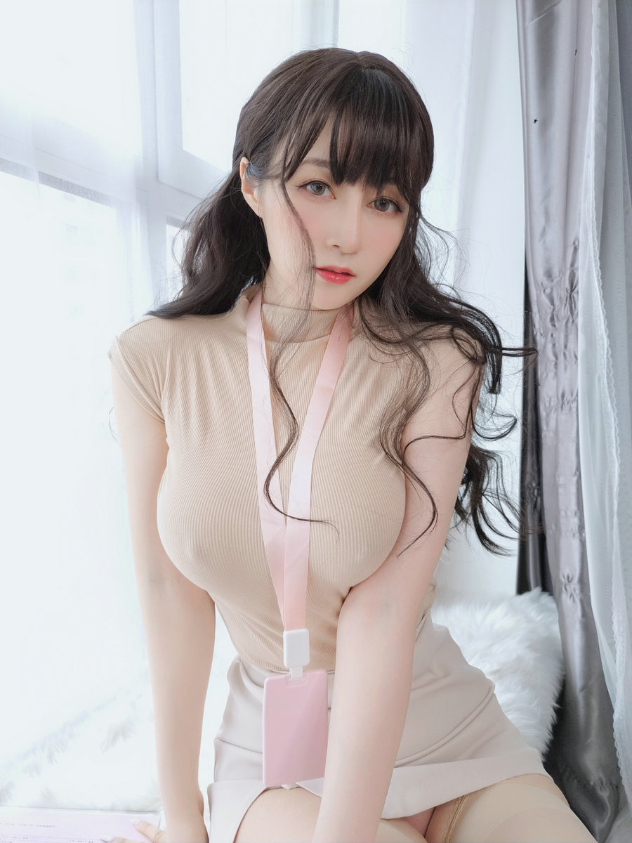 Coser小姐姐白银 - 上司の意地悪 [24P1V-85MB]