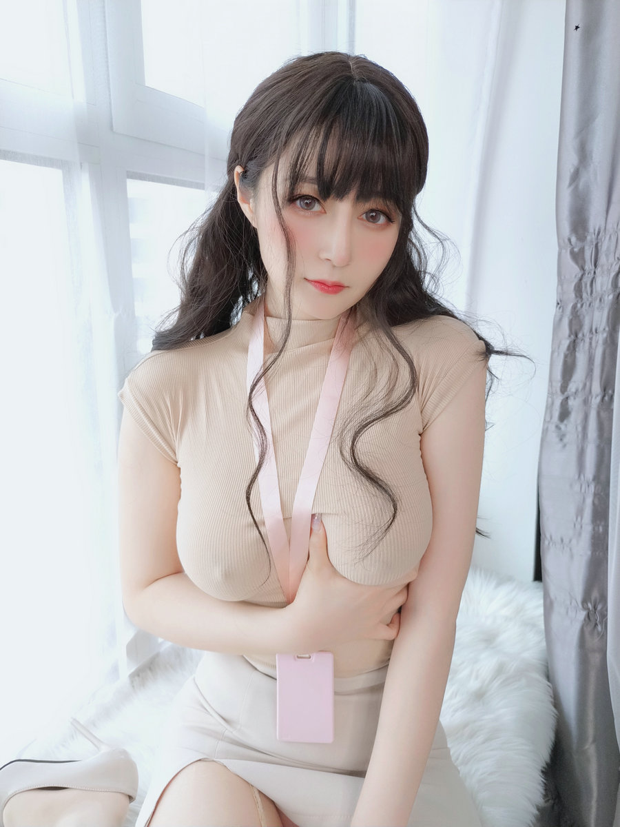 Coser小姐姐白银 - 水を飲みますか、先輩 [22P3V-214MB]