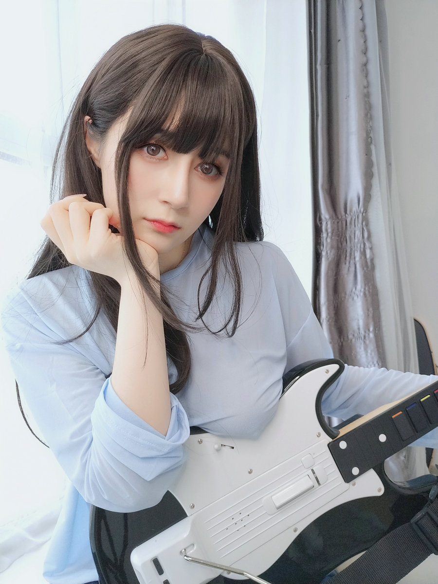 Coser小姐姐白银 - 镜子里的姐姐 [21P1V-67MB]