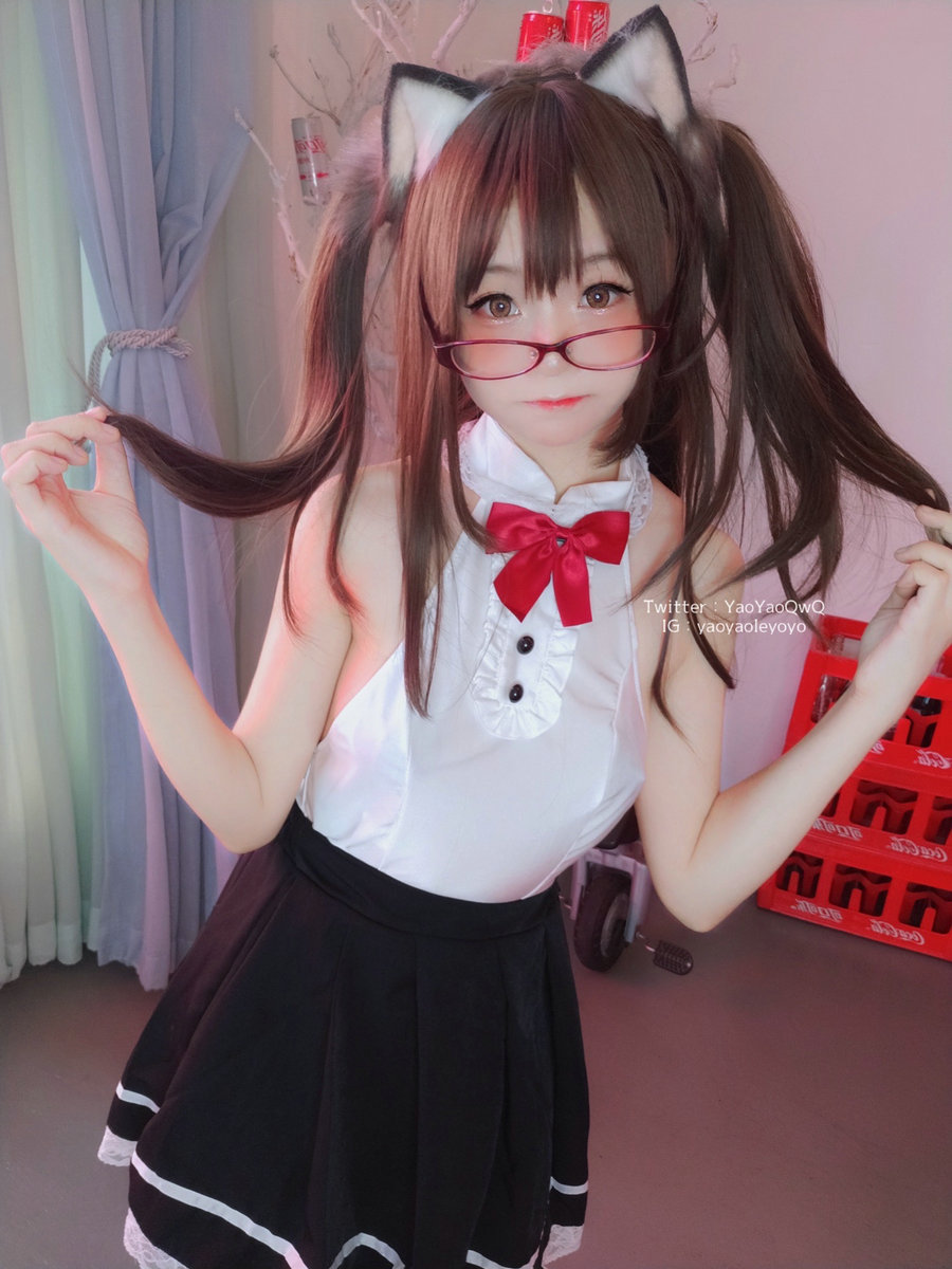 萌妹子Coser摇摇乐yoyo - 黑色紧身衣 [100P-132MB]