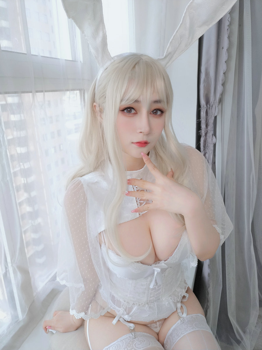 Coser小姐姐白银 - 白丝兔兔 [34P-82MB]