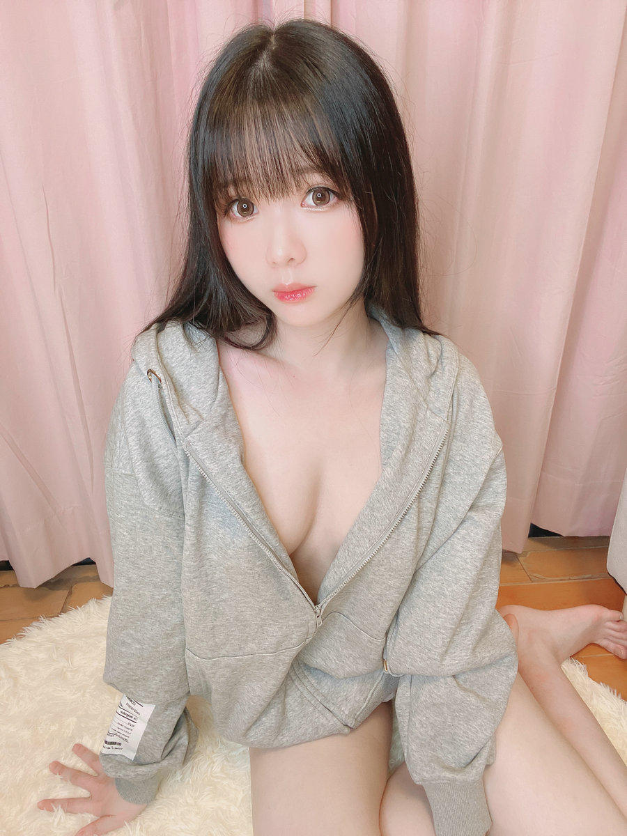 微博妹纸霜月shimo - 裸パーカー [15P-101MB]