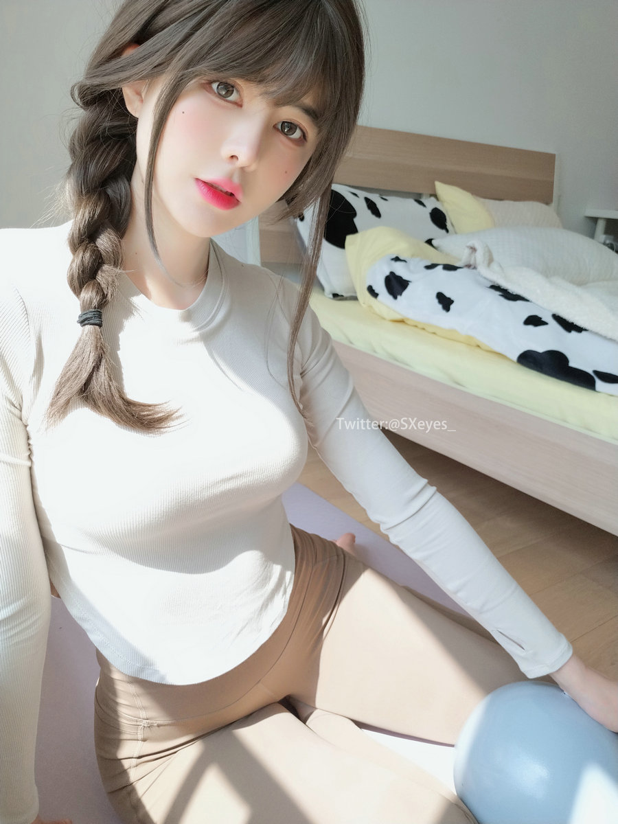 萌妹子眼酱大魔王w - 瑜伽服 [32P-160MB]