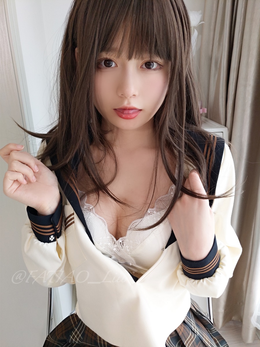 迷之呆梨(发条少女)[fantia] - 制服を着た一日 [26P1V-137MB]