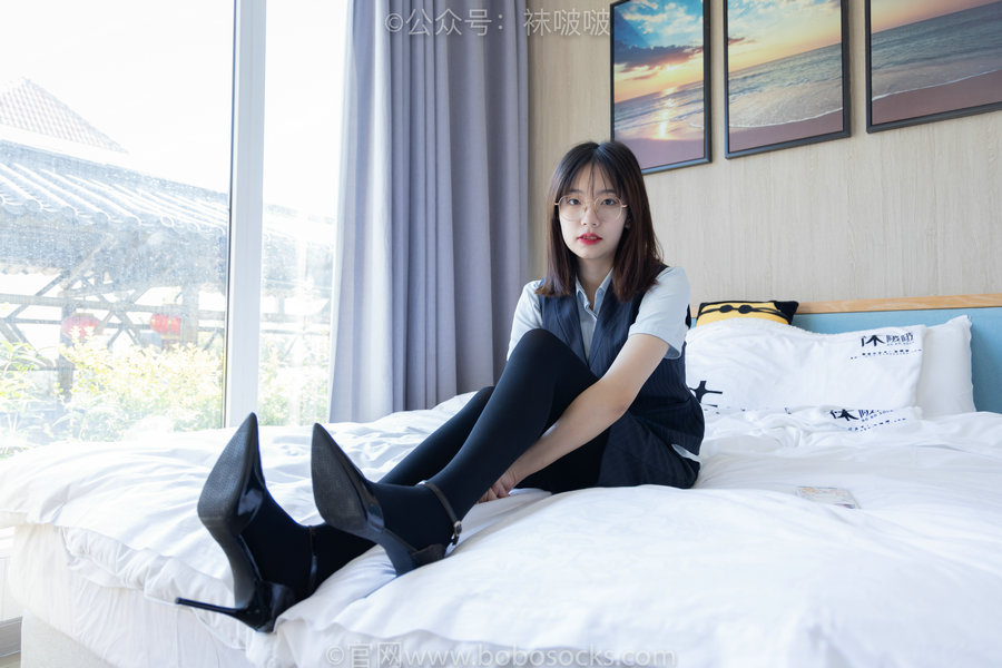 BoBoSocks袜啵啵 No.038 小甜豆-建行行服、高跟鞋、厚黑丝 [131P1V-6.37GB]