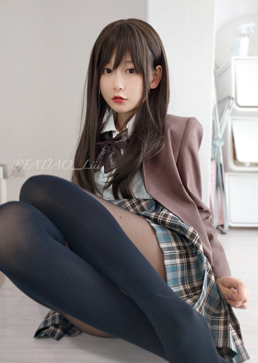 迷之呆梨(发条少女)[fantia] - 春の制服 [17P1V-50MB]