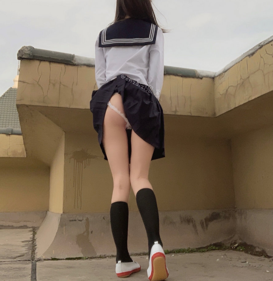 恩崽 - 天台水手服 [125P1V-697MB]