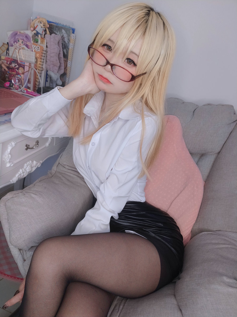 萌妹子Coser摇摇乐yoyo - 在宅勤務の一日 [93P-263MB]