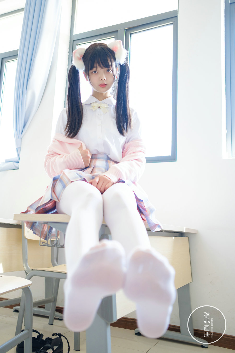 柴系小乖(稚乖画册) - 夜夜 80D 白丝JK [63P1V-821MB]
