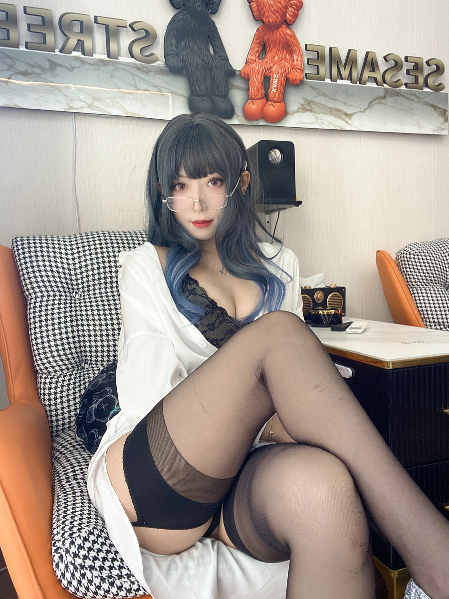 动漫博主Money冷冷 - 白衬衫 [84P2V-2.62GB]