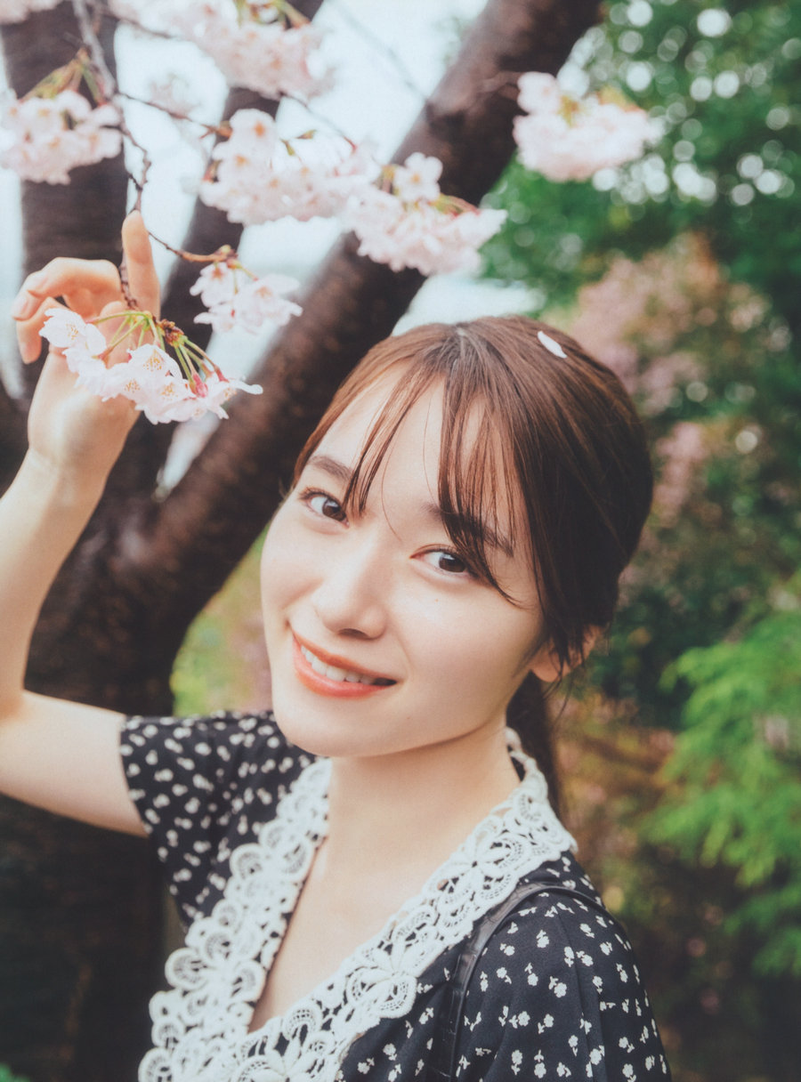 Rena Moriya 守屋麗奈 - 1st Photobook Egao no Guu, Choki, Paa 笑顔のグー、チョキ、パー [154P1.10GB] ...