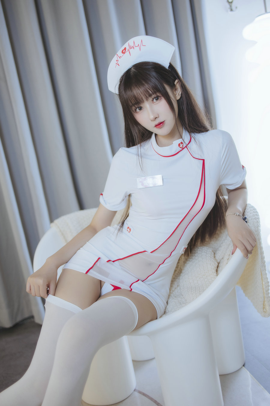 羽生三未图集 - 护士 [32P-342MB]