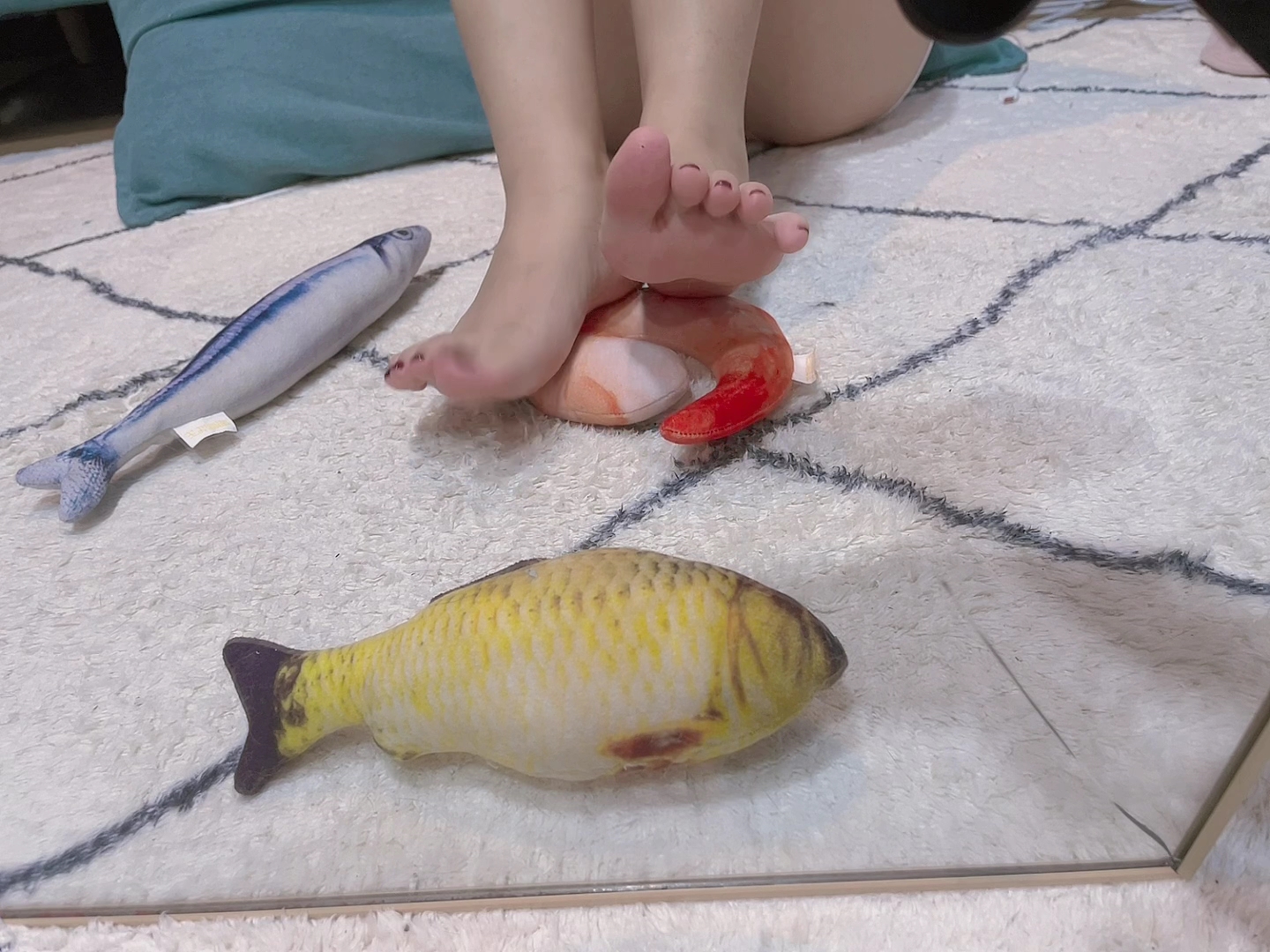地瓜小盆友 - 果足海鲜 [MP4-236MB]