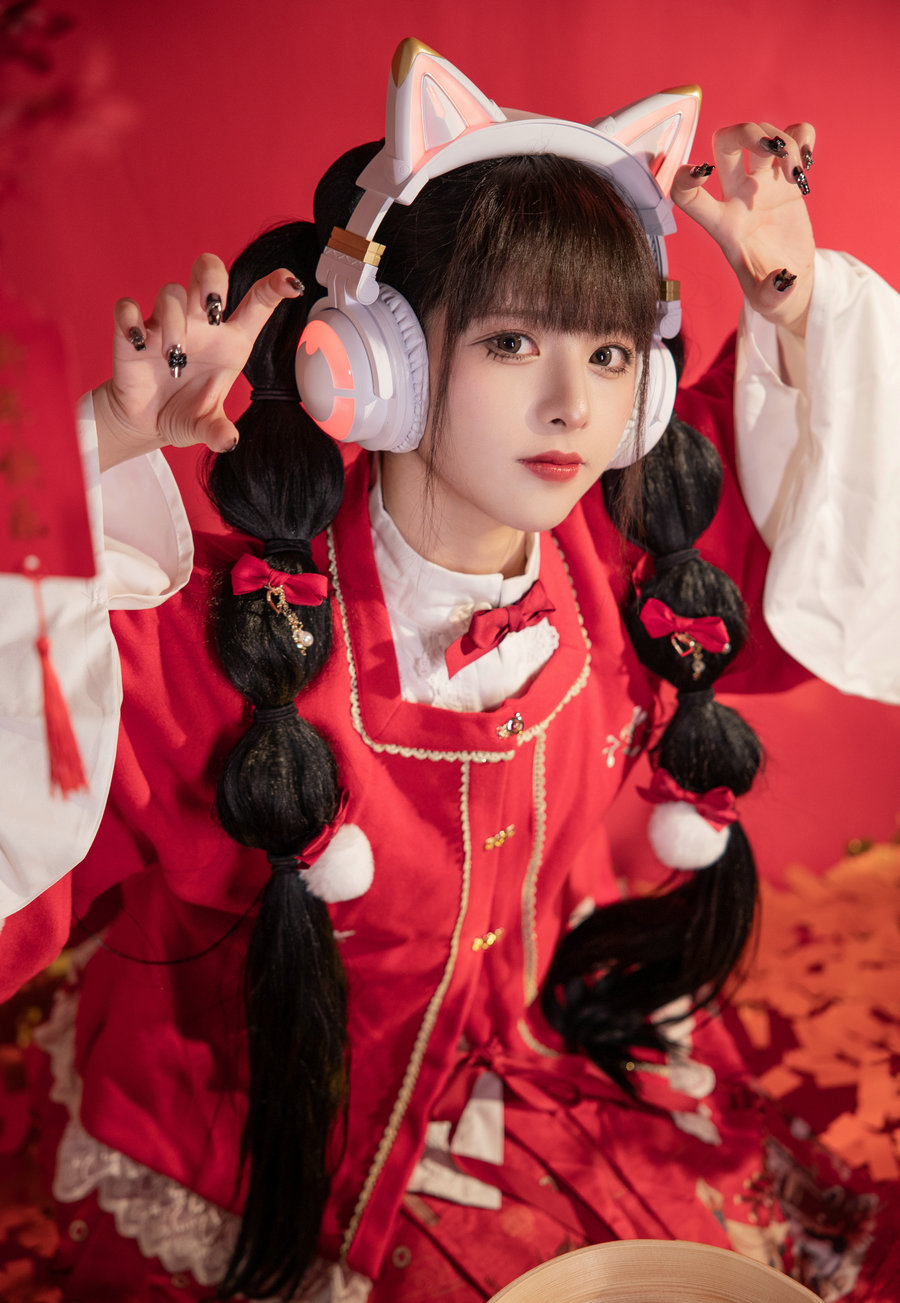 腥味猫罐 - 新年快乐 [12P-82MB]