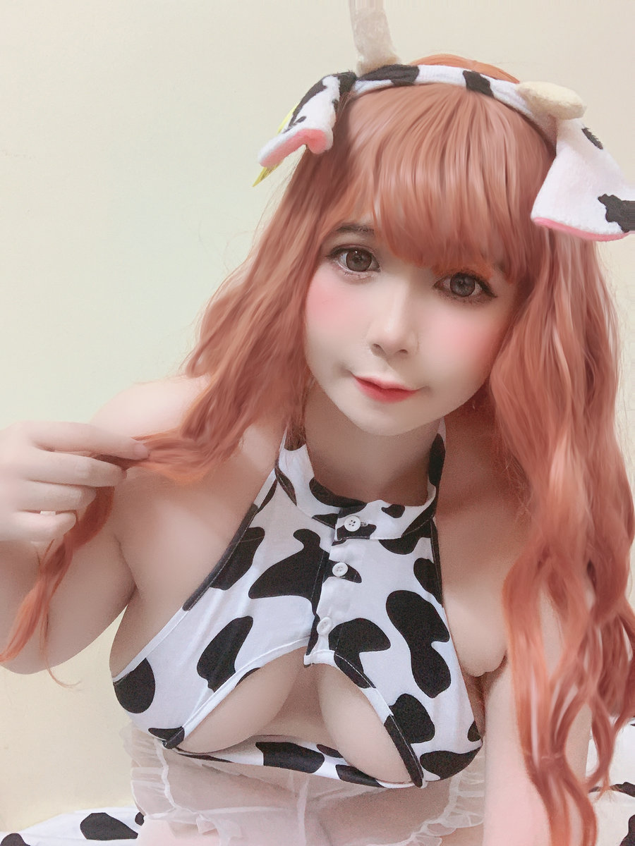 Uy Uy - Cow-chan selfie set [60P-270MB]