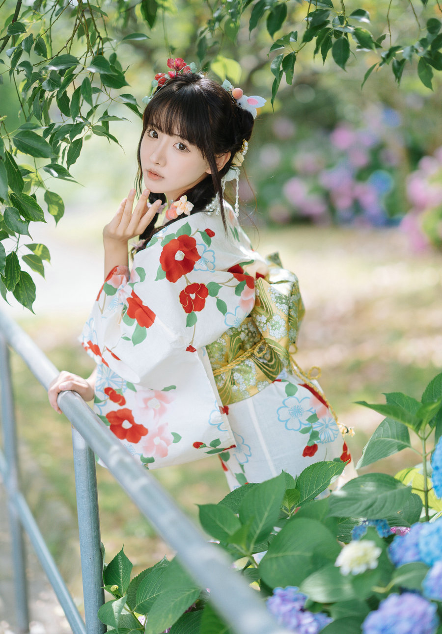 紫氯氯 - 无尽夏 [18P-58MB]