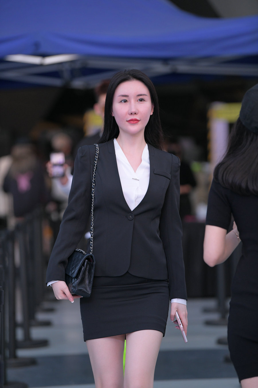 精选街拍视频 No.7693 黑色制服裙套装 [106P-2.41GB]