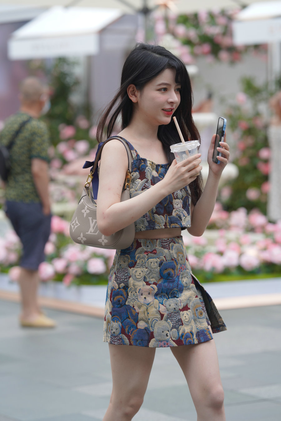 精选街拍视频 No.8172 可爱卡通熊套装裙 [54P-628MB]