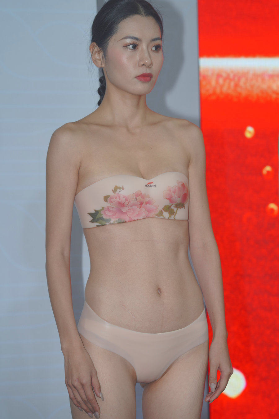 精选街拍视频 No.8463 内衣展02 [343P-3.84GB]