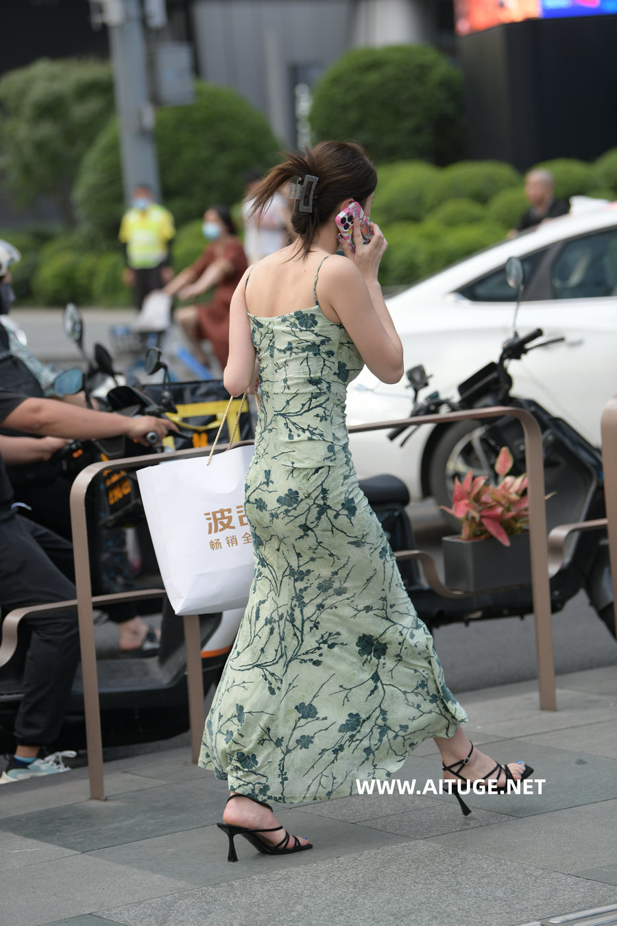 精选街拍视频 No.9088 吊带长裙 [54P-1.25GB]