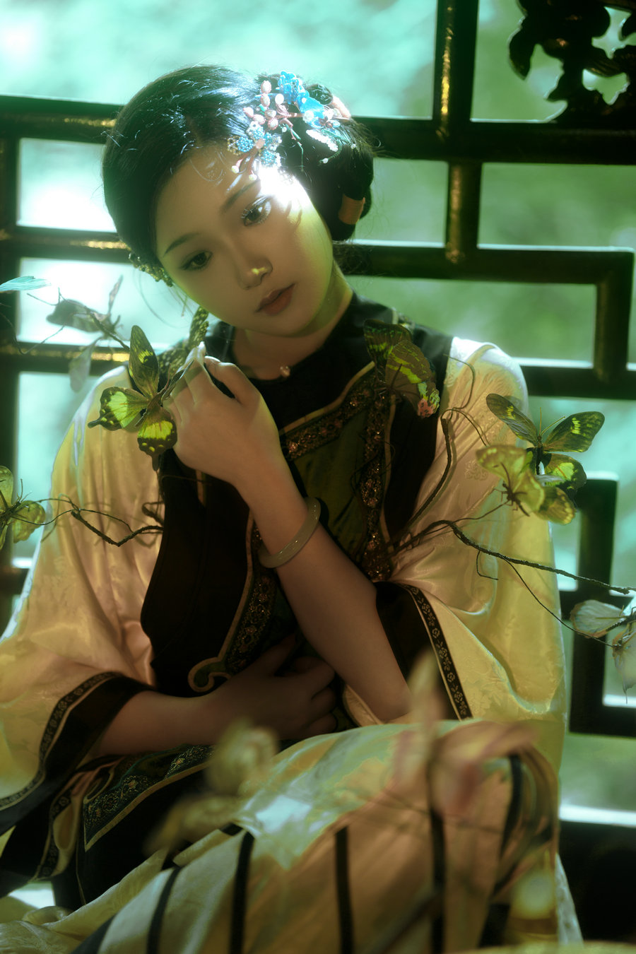 [YITUYU]艺图语 2025.05.18 阁楼蝴蝶 越月 [26P-893MB]