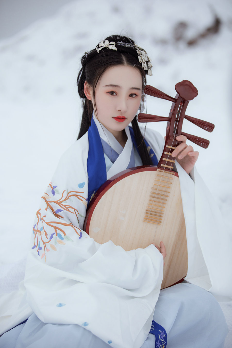 [YITUYU]艺图语 2025.05.18 暮烟 芝月 [19P-194MB]