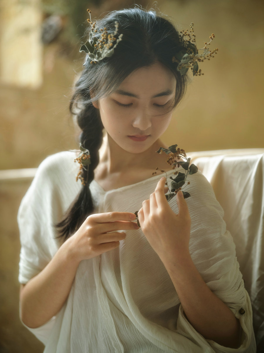 [YITUYU]艺图语 2025.05.28 油画少女 杨阳 [17P-425MB]