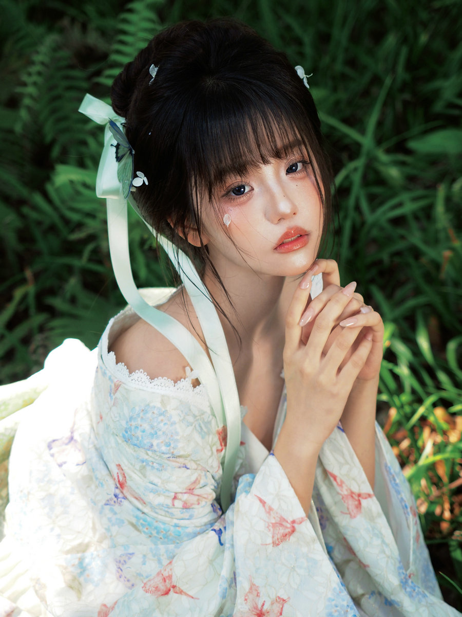 [YITUYU]艺图语 2025.05.29 阳光是盛夏的动脉 小欣一一 [13P-64MB]