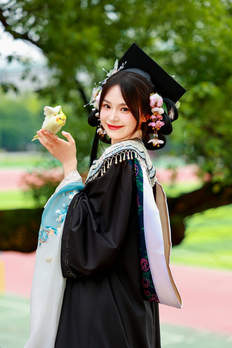 [YITUYU]艺图语 2025.06.01 毕业啦 迟迟晴雨表 [21P-358MB]