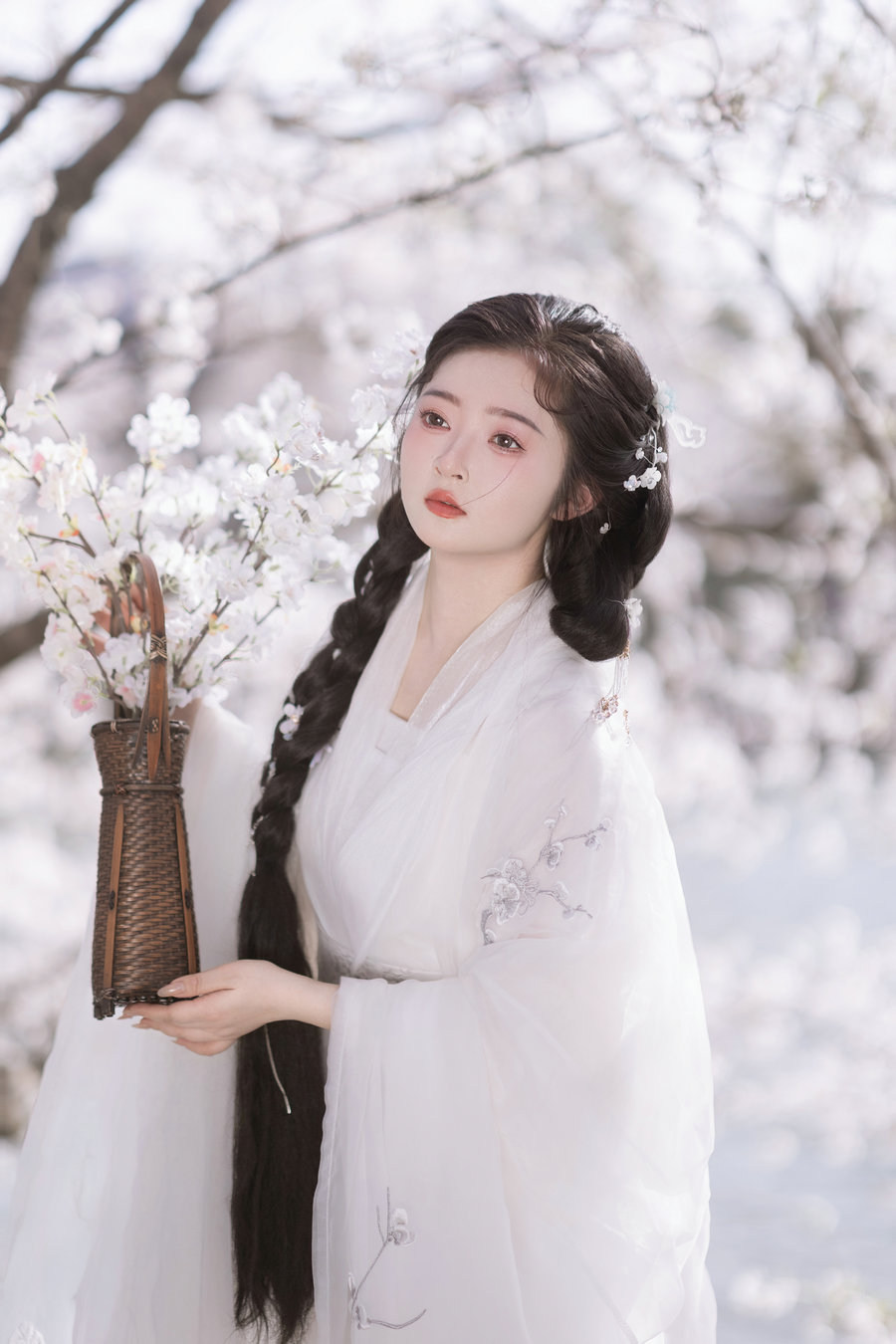 [YITUYU]艺图语 2025.06.09 故园赏樱 比奇堡最漂亮的女人 [30P-290MB]