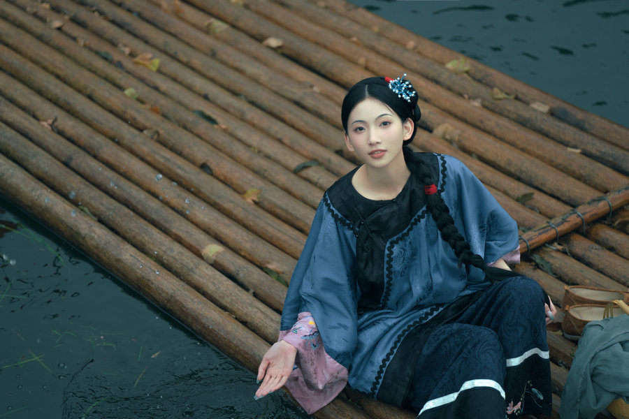 [YITUYU]艺图语 2025.06.11 时间停在她骑着牛背的那年 二一芝 [16P-286MB]