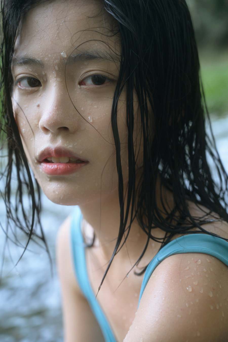 [YITUYU]艺图语 2025.06.13 潺潺流水 i人凌凌七 [13P-106MB]