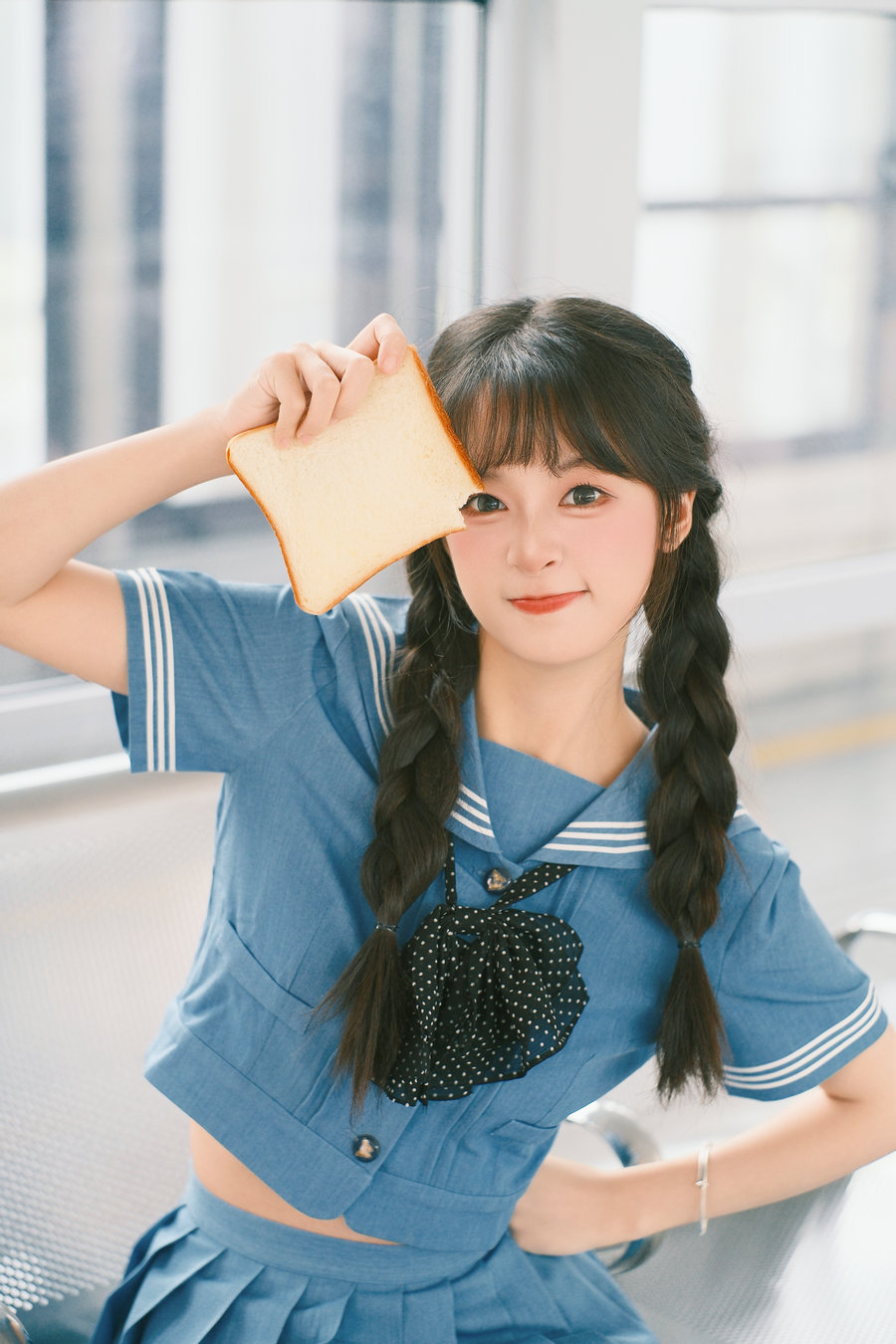 [YITUYU]艺图语 2025.06.14 蓝色系jk 夏芋小年 [19P-375MB]