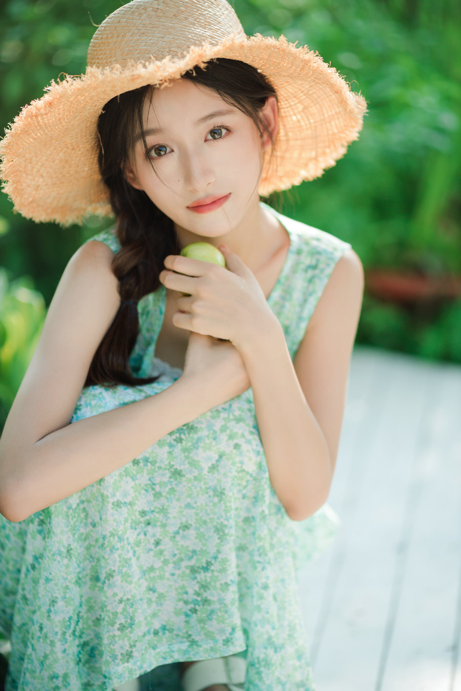 [YITUYU]艺图语 2025.07.13 绿色夏日 林淼鑫 [37P-924MB]