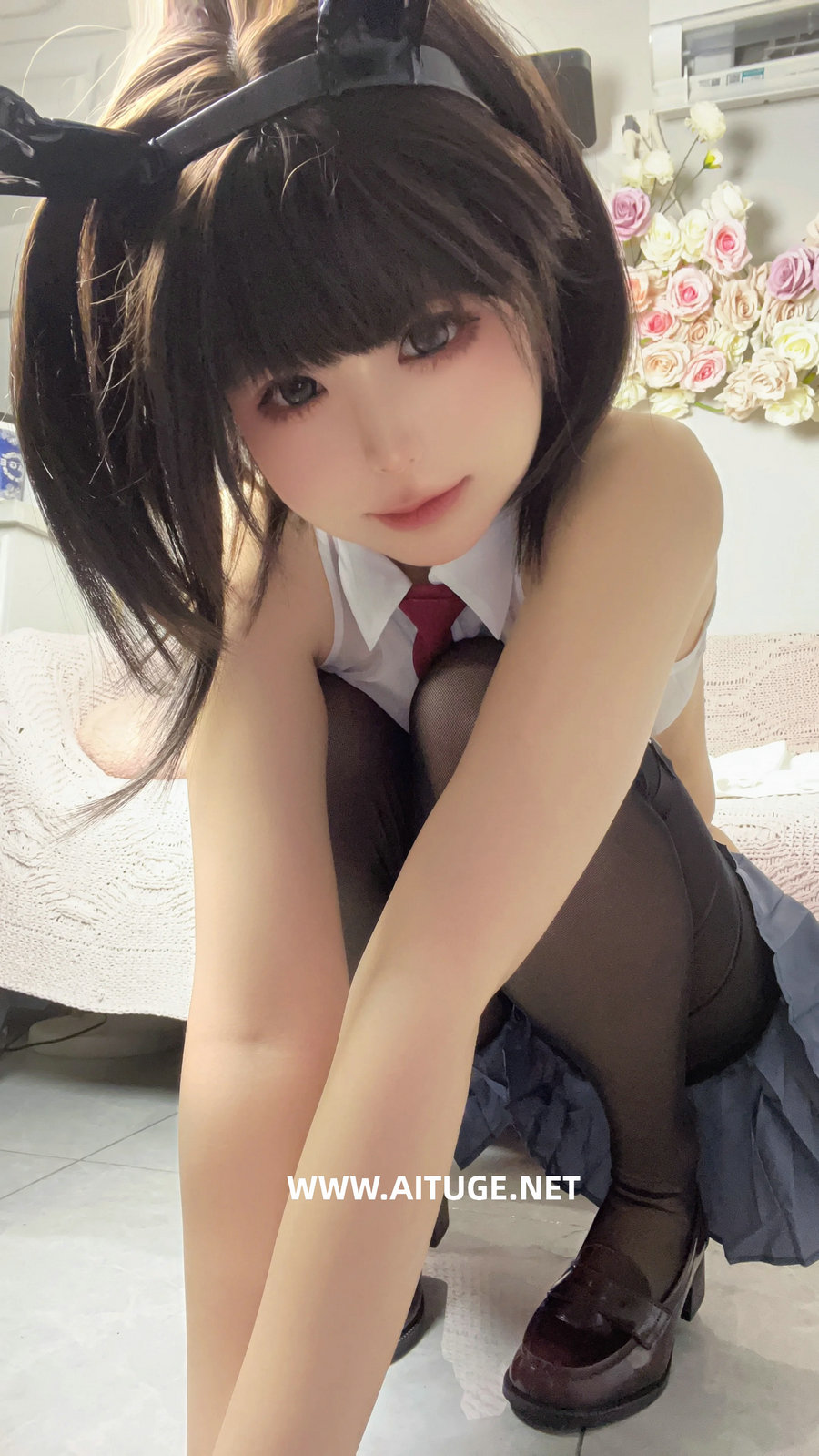 Quan冉有点饿 - 逆兔自拍 [25P-92MB]