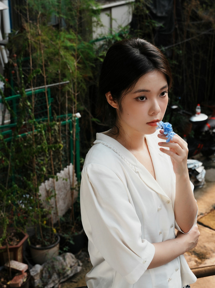 [YITUYU]艺图语 2025.10.23 牛皮日记里的花香 小椰 [17P-182MB]