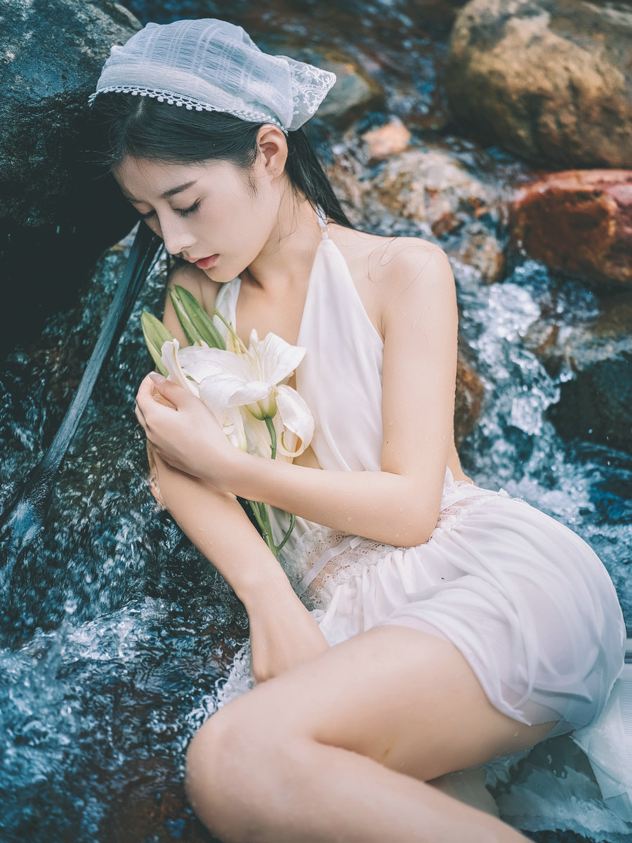 [YITUYU]艺图语 2025.10.25 夏日溪水 由美 [15P-350MB]