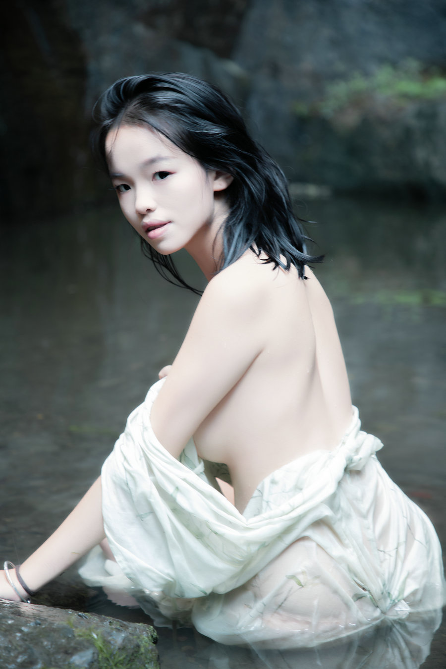 [YITUYU]艺图语 2025.10.29 山里的身体记录 [15P-285MB]