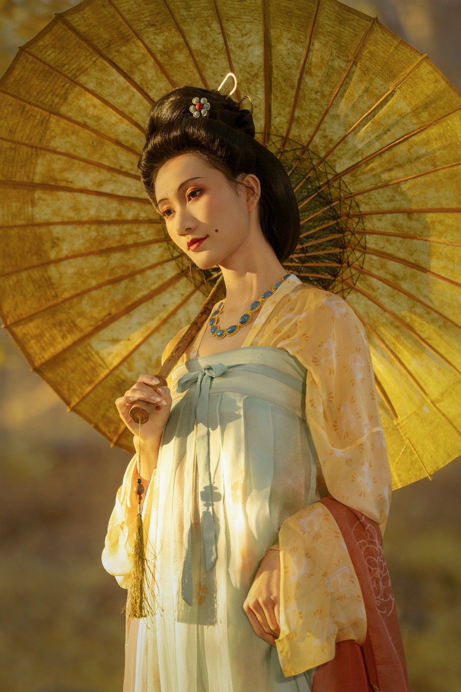 [YITUYU]艺图语 2025.11.01 一叶知秋诗意浓 冰皮月亮蛋~ [12P-480MB]