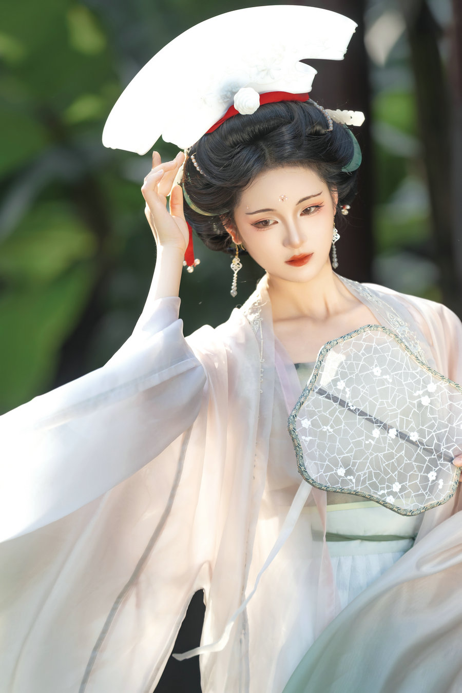 [YITUYU]艺图语 2025.11.03 蕉叶古庭 不听山 [12P-121MB]